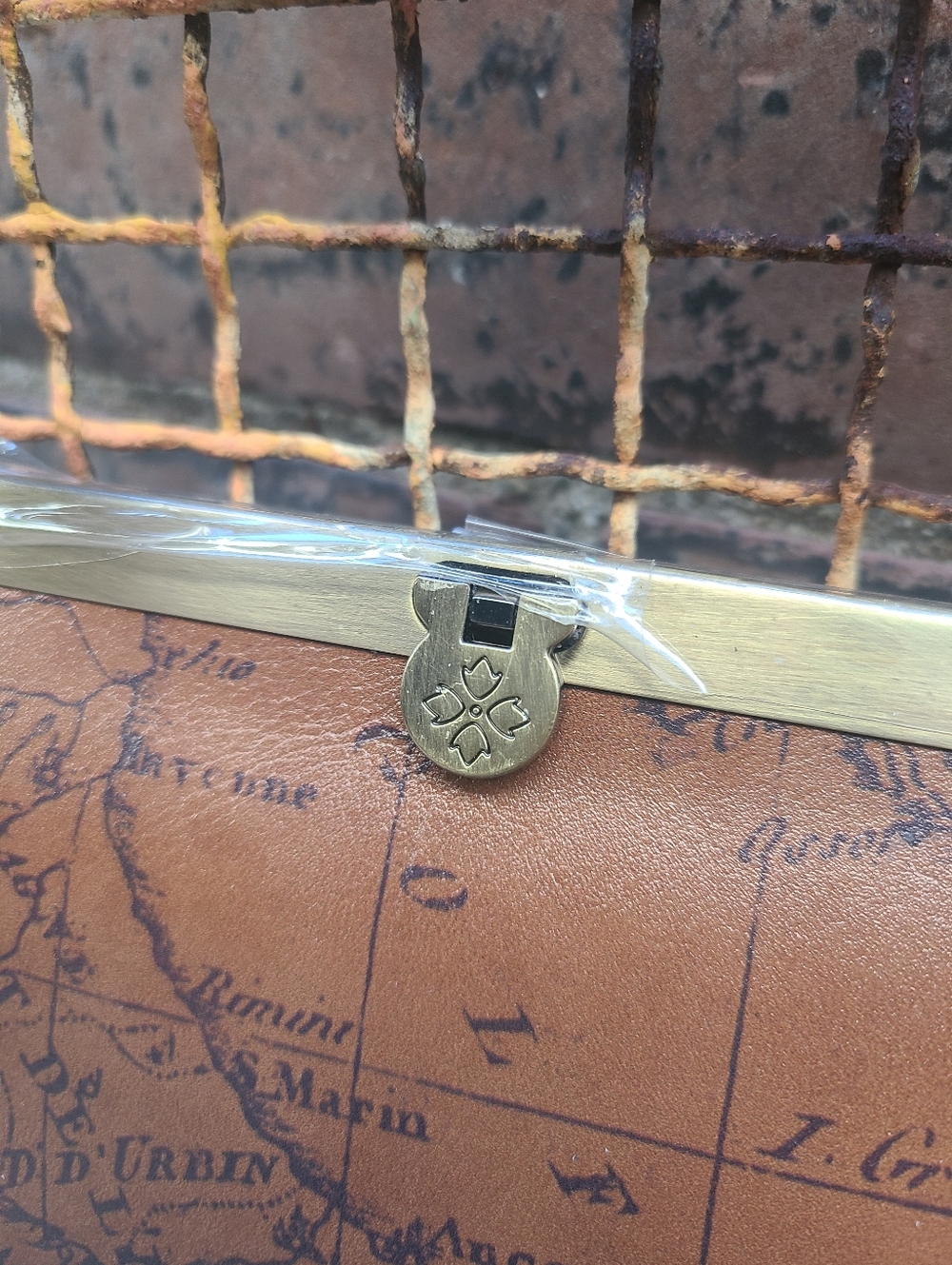 Patricia Nash Couchy Wallet Sigature Map RIot Rust NWT - Picture 6 of 8